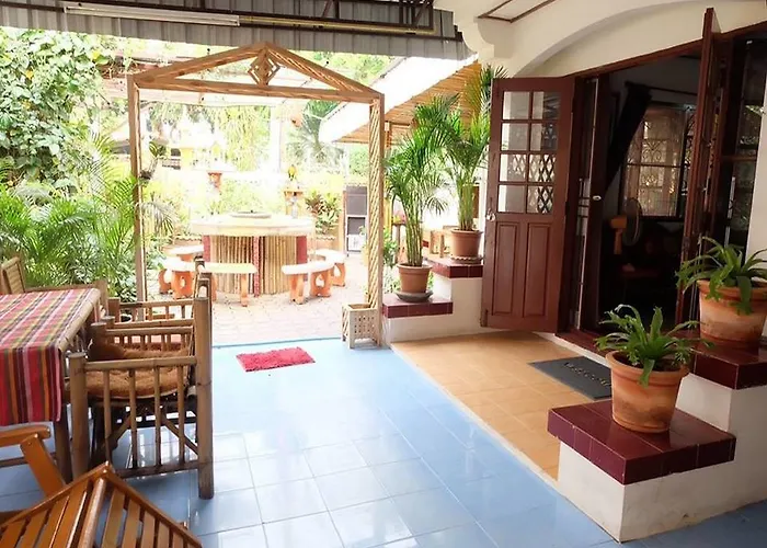 Hug Glur House Tour And Hostel (Adults Only) Chiang Mai